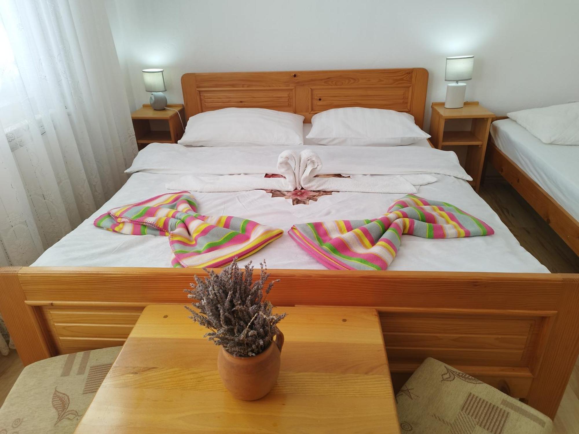 Apartmans Martha Karlobag Esterno foto